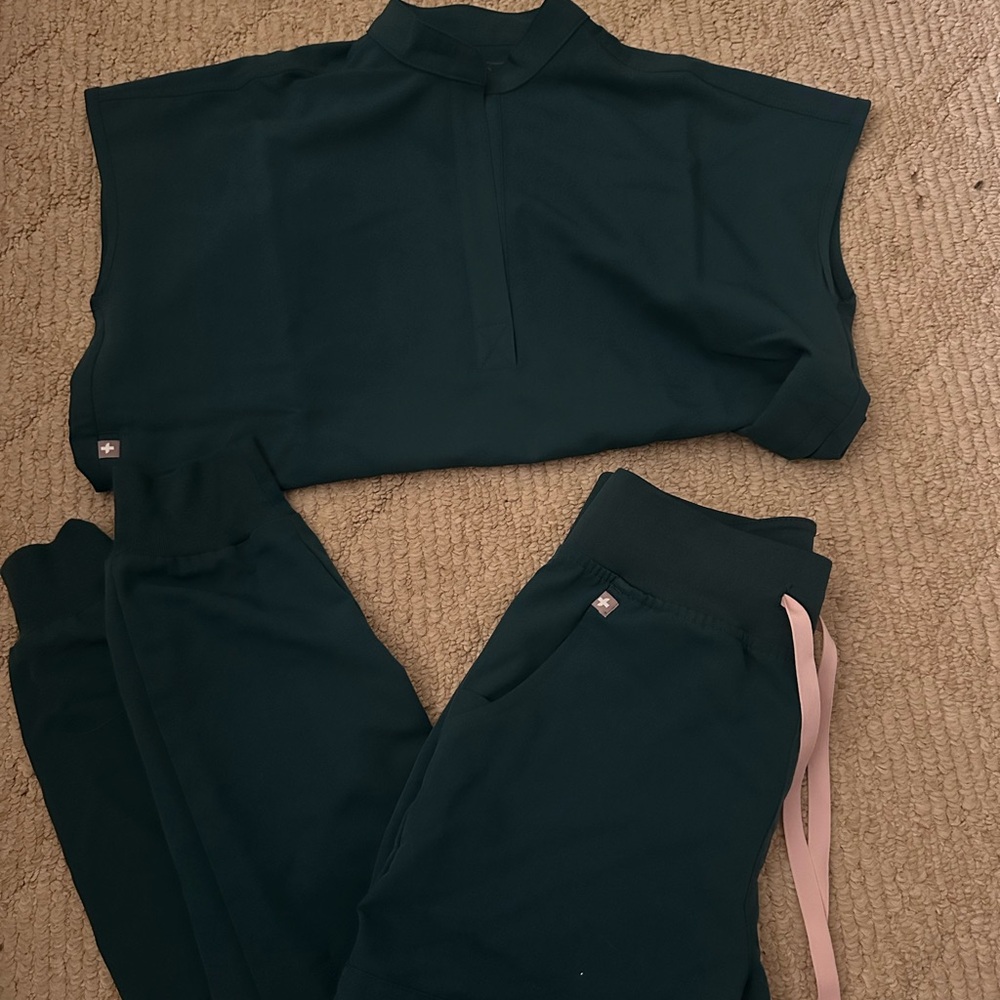 Figs scrubs